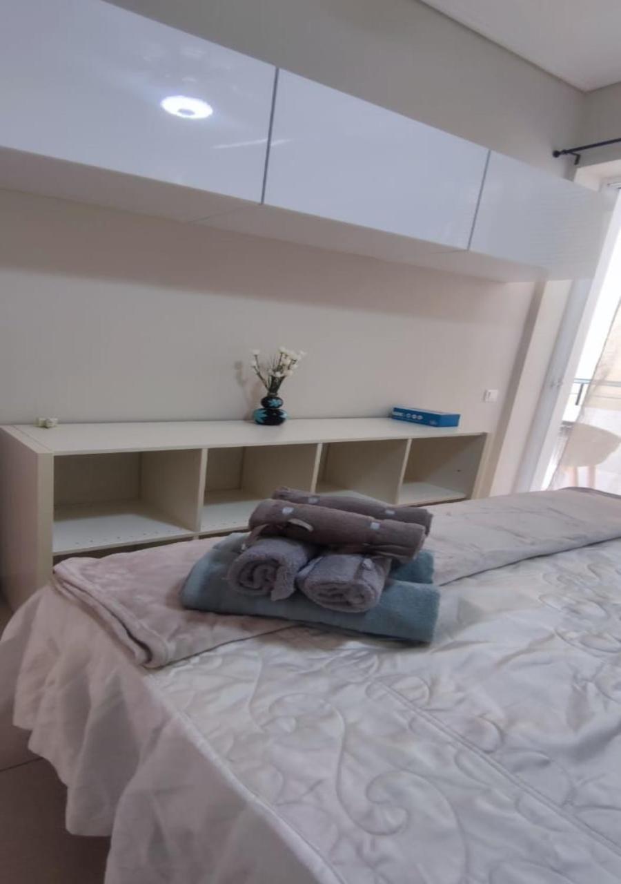 Apartment In A Quiet Location. 아테네 외부 사진